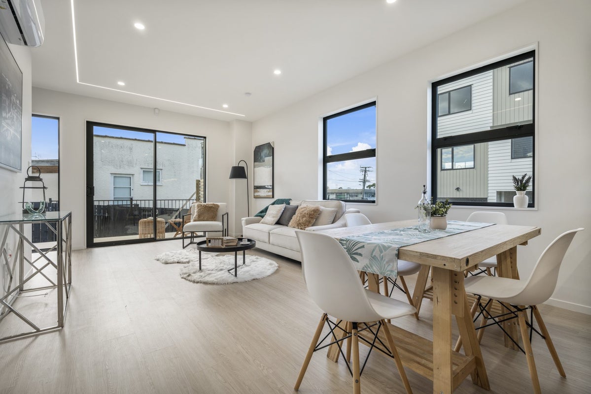 8/16 Binsted Road, New Lynn, Auckland - Carousel 2