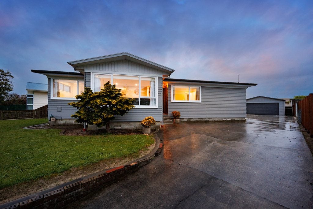 28 Raglan Avenue, Cloverlea, Palmerston North - Carousel 1
