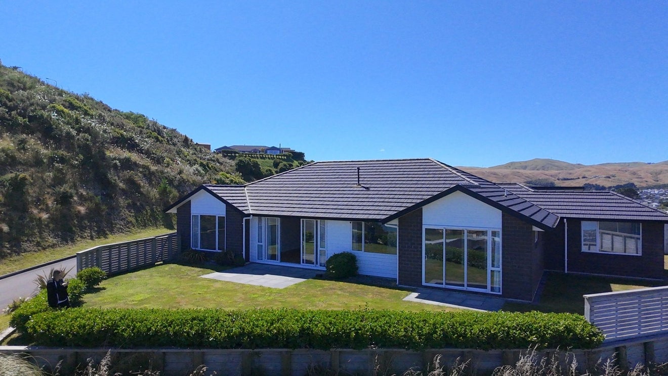 2 Tutoko Place, Aotea, Porirua - Carousel 1