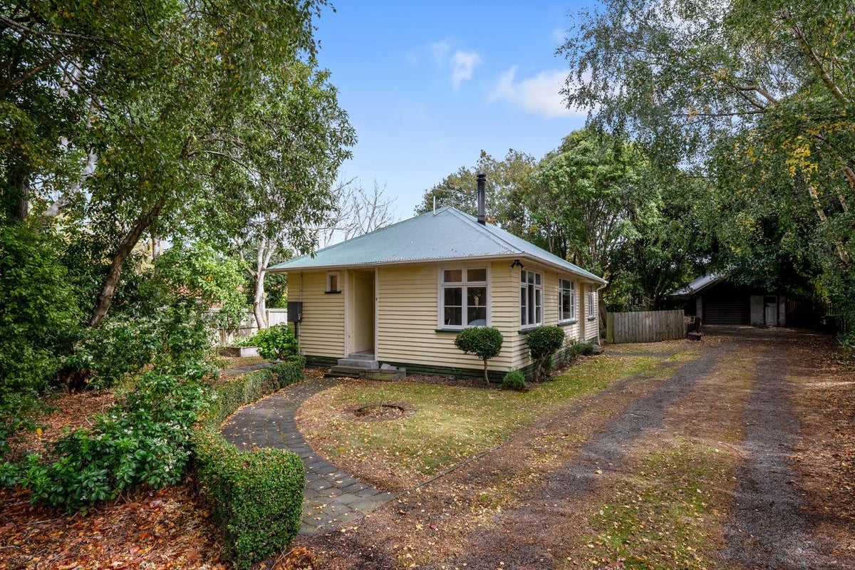 8 Saint John Street, Southbridge - Carousel 1