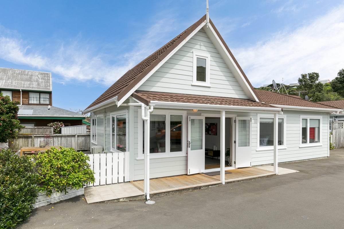 98 Weka Street, Miramar, Wellington - Carousel 2