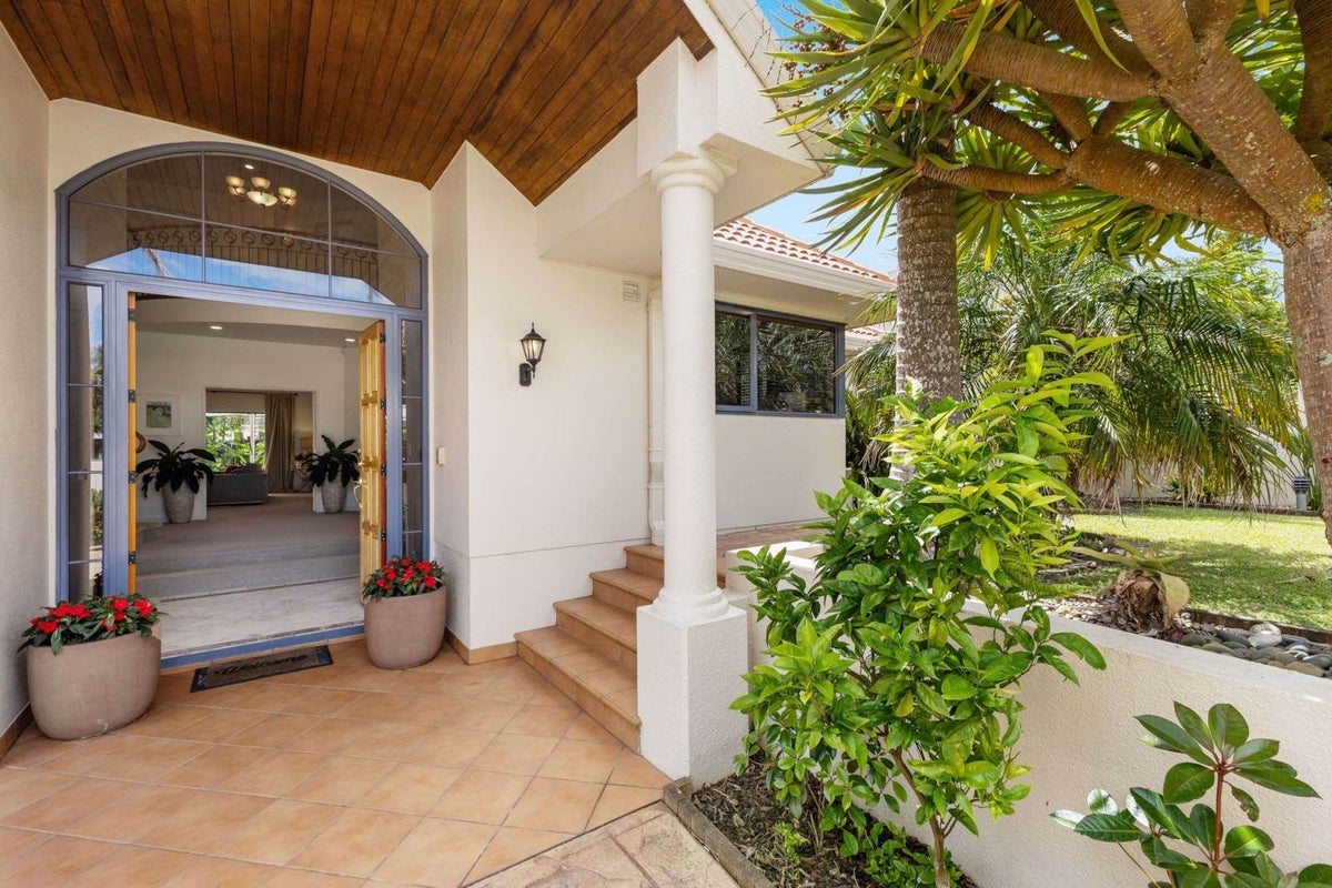 5 Kahala Place, West Harbour, Auckland - Carousel 1