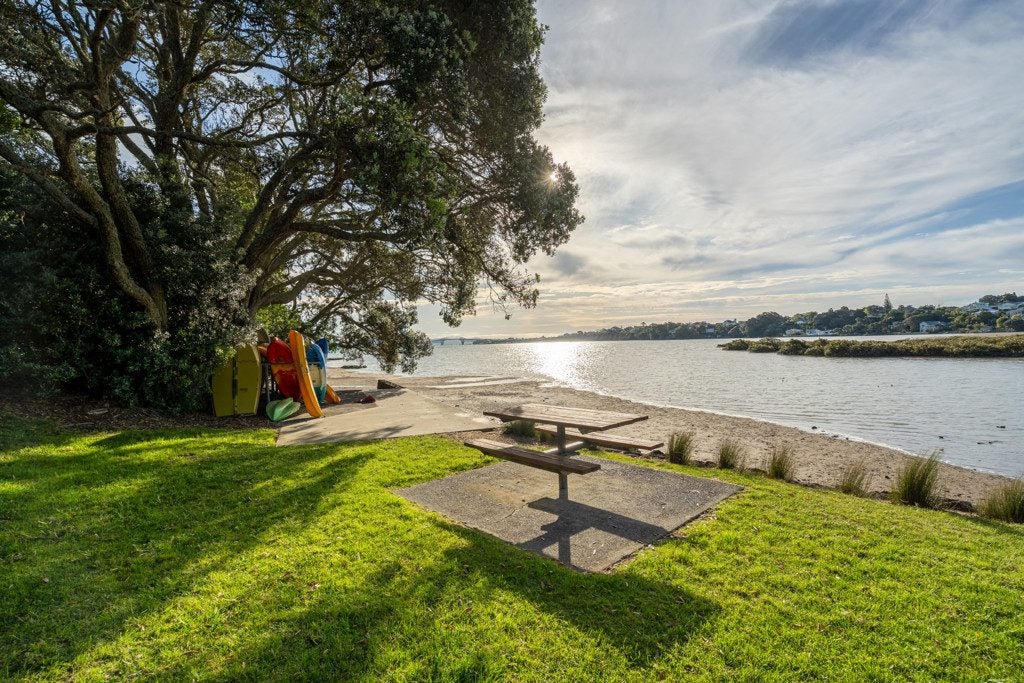 2/60 Aramoana Avenue, Devonport, Auckland - Carousel 18