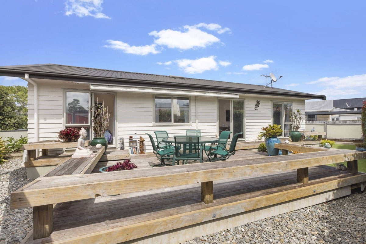 24 Sloane Street, Glen Innes, Auckland - Carousel 1