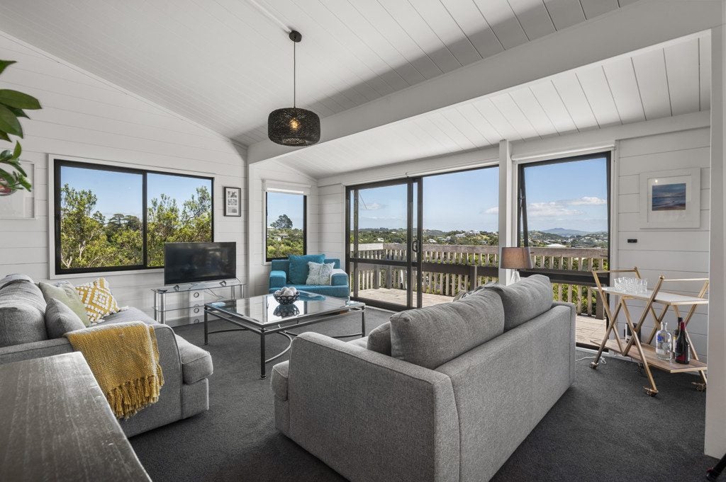 52 Karaka Road, Oneroa, Waiheke Island - Carousel 2