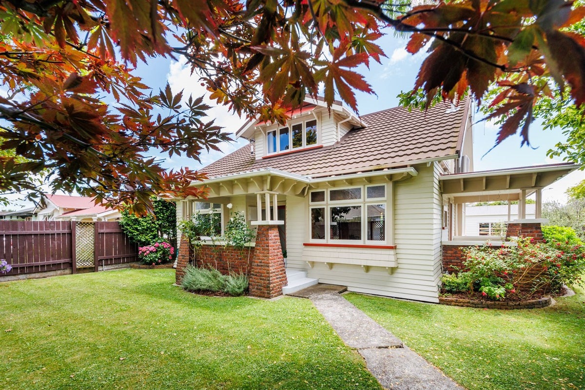 247 College Street, West End, Palmerston North - Carousel 1