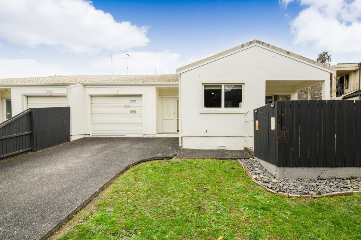 5 Astrid Court, Awapuni, Palmerston North - Carousel 1