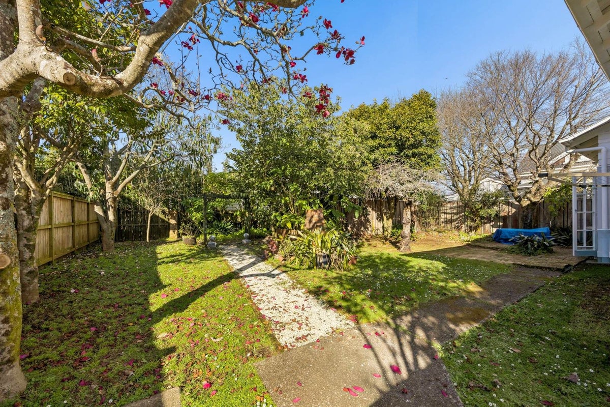128 The Drive, Epsom, Auckland - Carousel 15