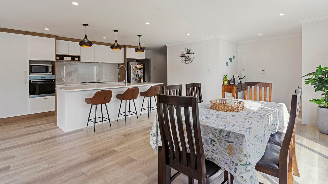 6 Hard Beech Street, Takanini, Auckland - Carousel 1