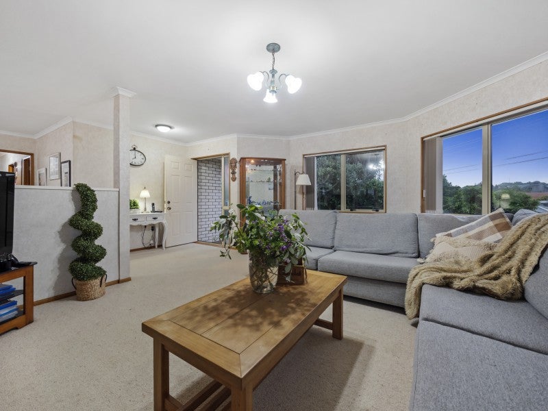 17 Pampas Grove, Welcome Bay, Tauranga - Carousel 2