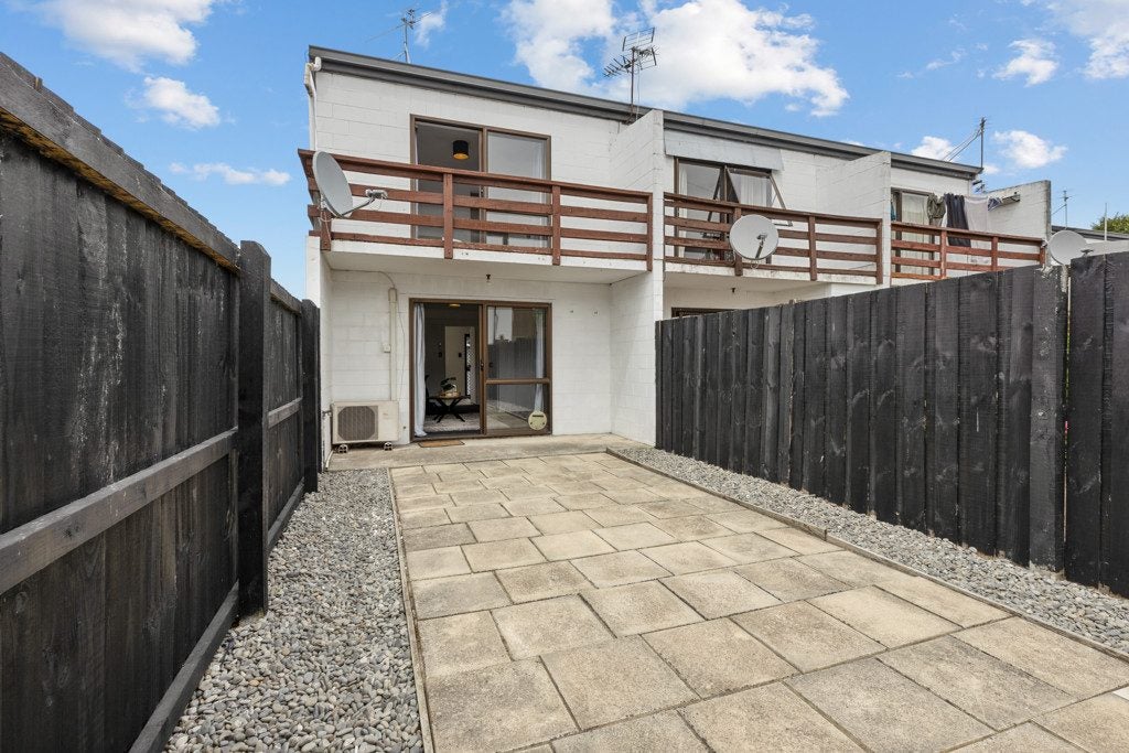 1/49 Waltham Road, Sydenham, Christchurch - Carousel 1