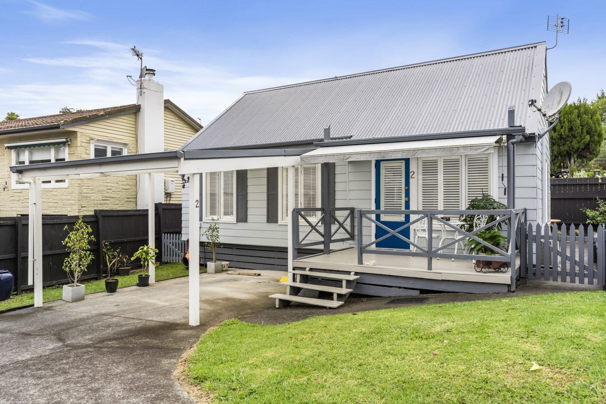 2/49 Gibraltar Street, Howick, Auckland - Carousel 1