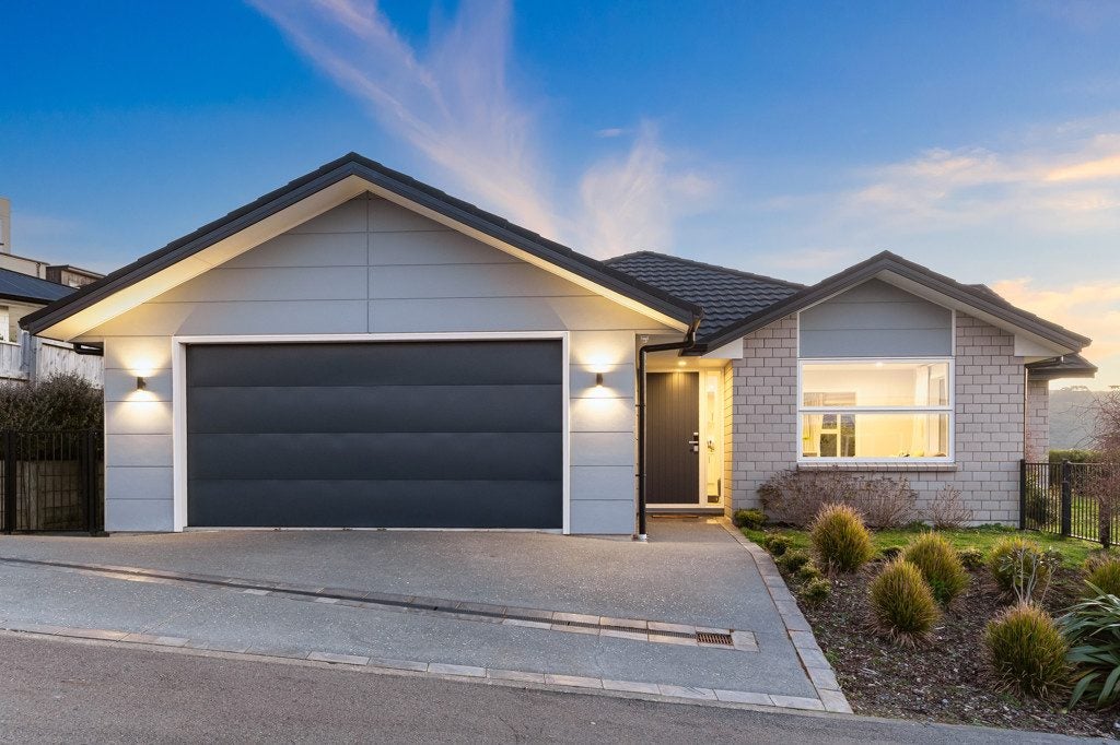 47 John Burke Drive, Aotea, Porirua - Carousel 1