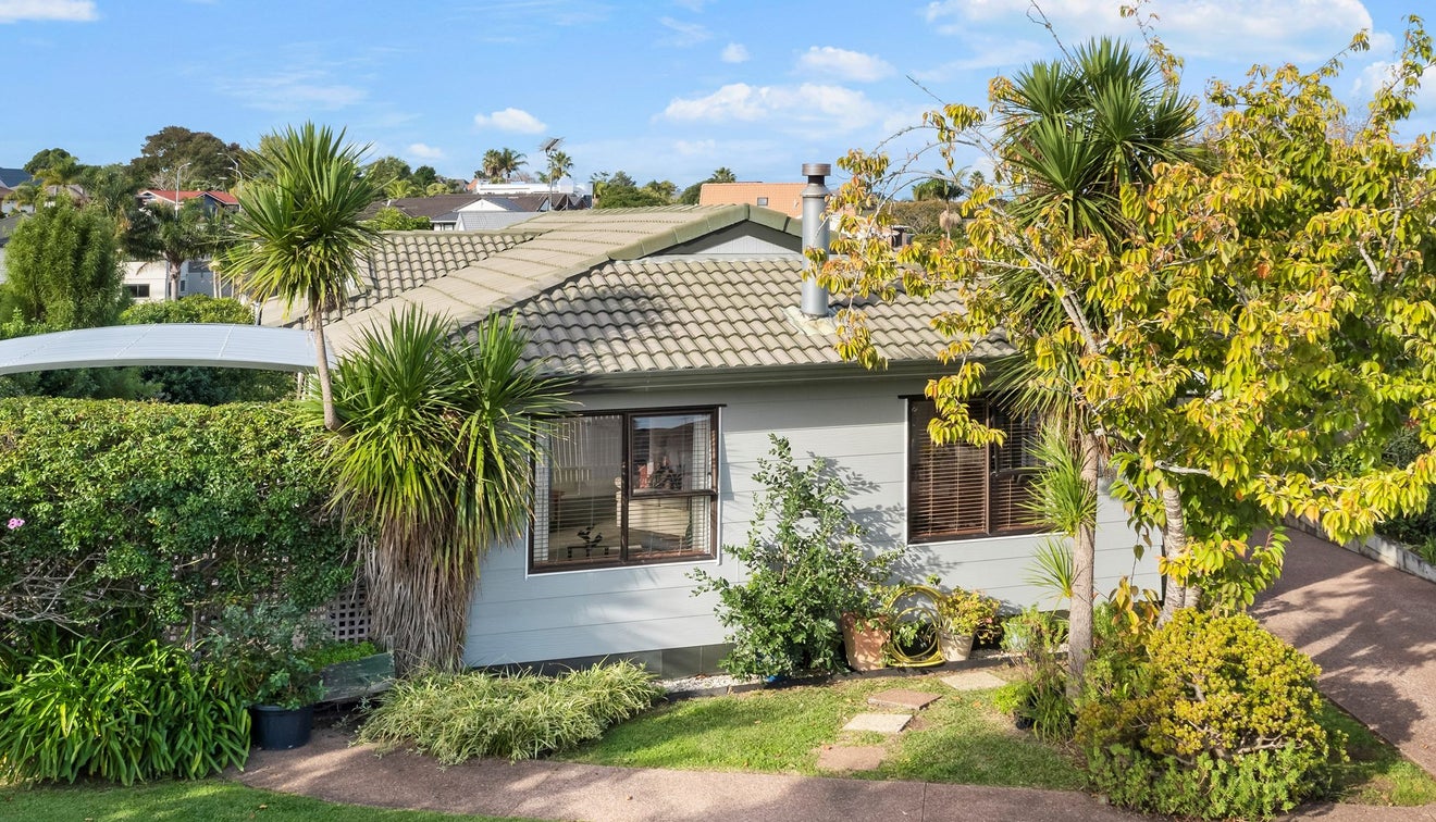 45 Gosford Drive, Botany Downs, Auckland - Carousel 2