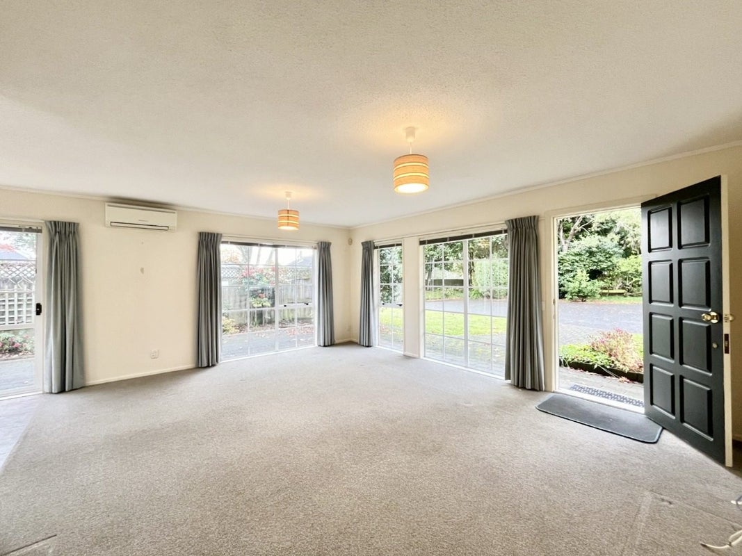 1/169 Whites Line East, Waiwhetu, Lower Hutt - Carousel 2