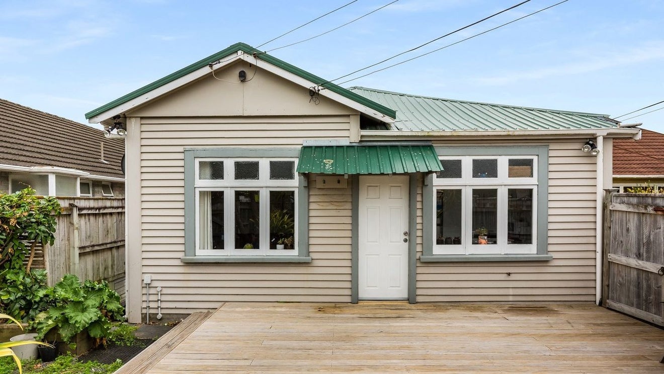 1/61 WAKEFIELD ST, Alicetown, Lower Hutt - Carousel 1