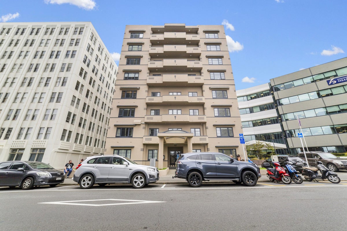 17/127 Molesworth Street, Thorndon, Wellington - Carousel 2