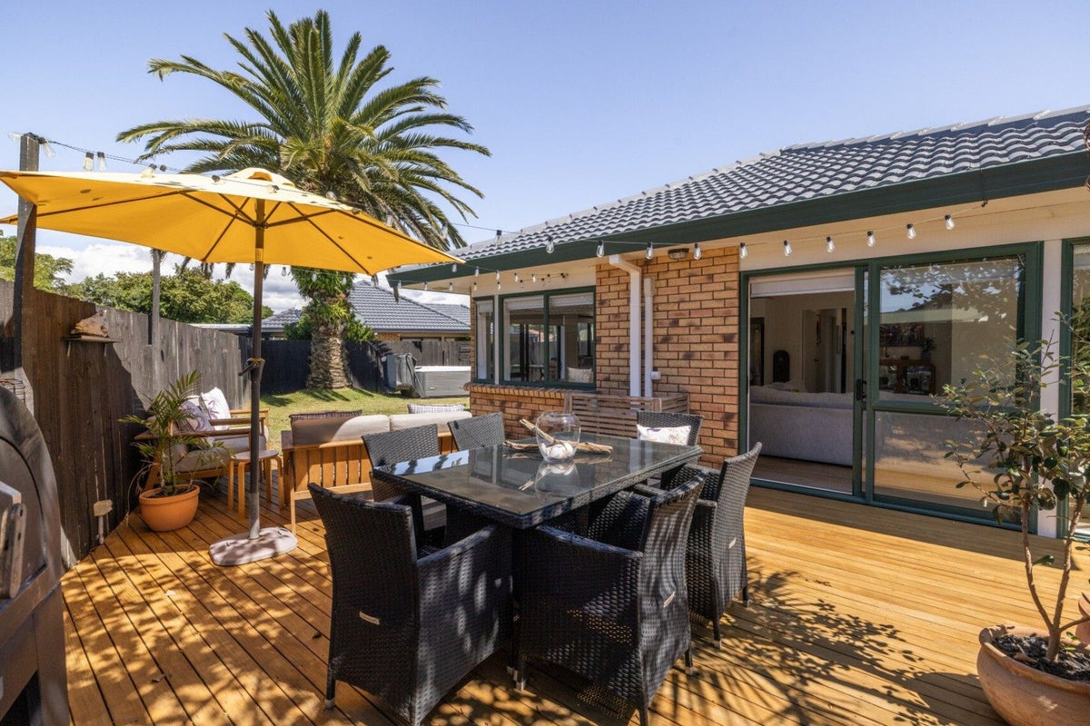 15 Romana Crescent, Papamoa Beach, Papamoa - Carousel 1