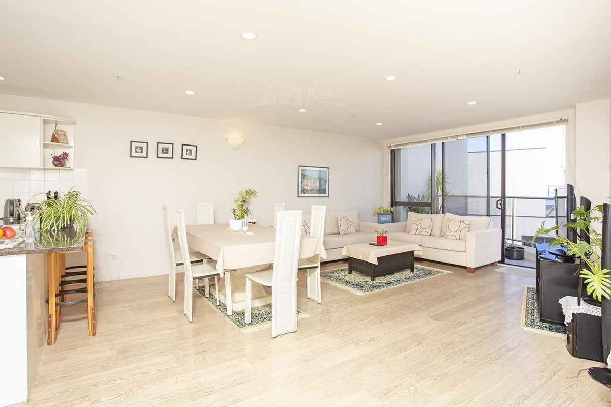 5G/175 Hurstmere Road, Takapuna, Auckland - Carousel 2
