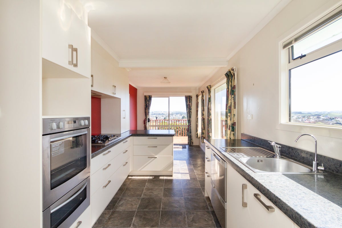 23 Selwyn Street, South Hill, Oamaru - Carousel 2