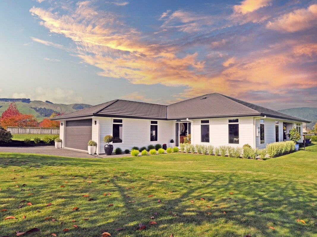 19 Montgomery Crescent, Kinloch, Taupo - Carousel 1