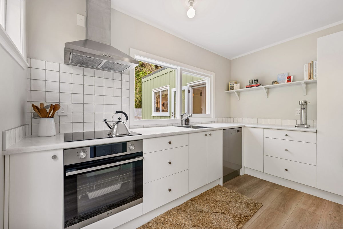 70 Seaview Road, New Lynn - Carousel 2