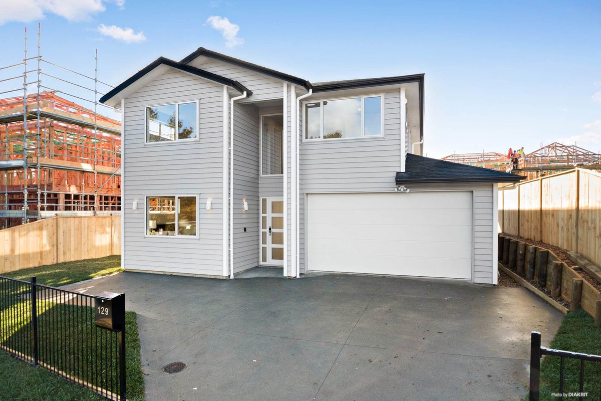 129 Tiriwa Drive, Massey, Auckland - Carousel 1