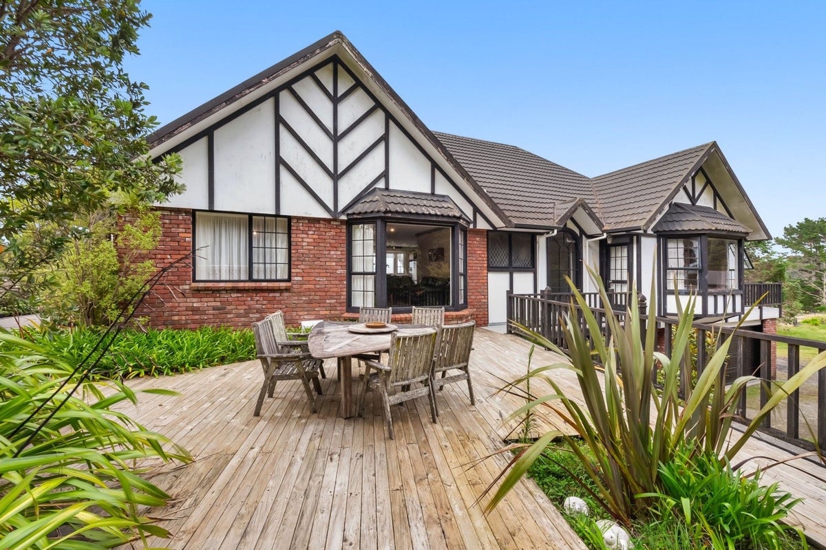 117 Sweetacres Drive, Belmont, Lower Hutt - Carousel 2