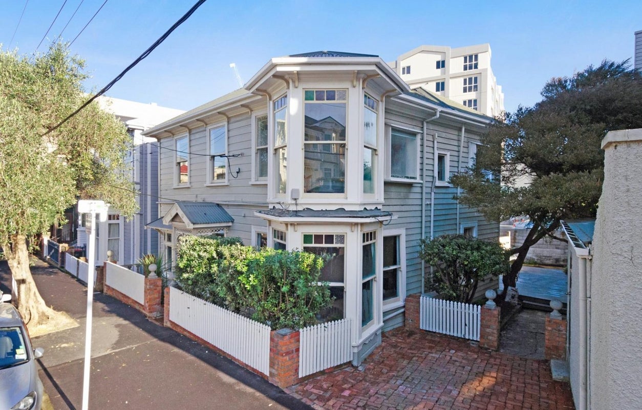 11 Roxburgh Street, Mount Victoria, Wellington - Carousel 1