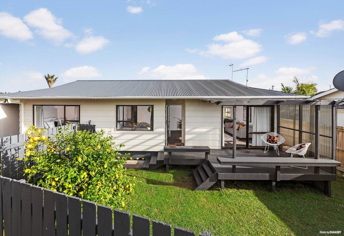 2/15 Margan Avenue, New Lynn, Auckland - Carousel 1
