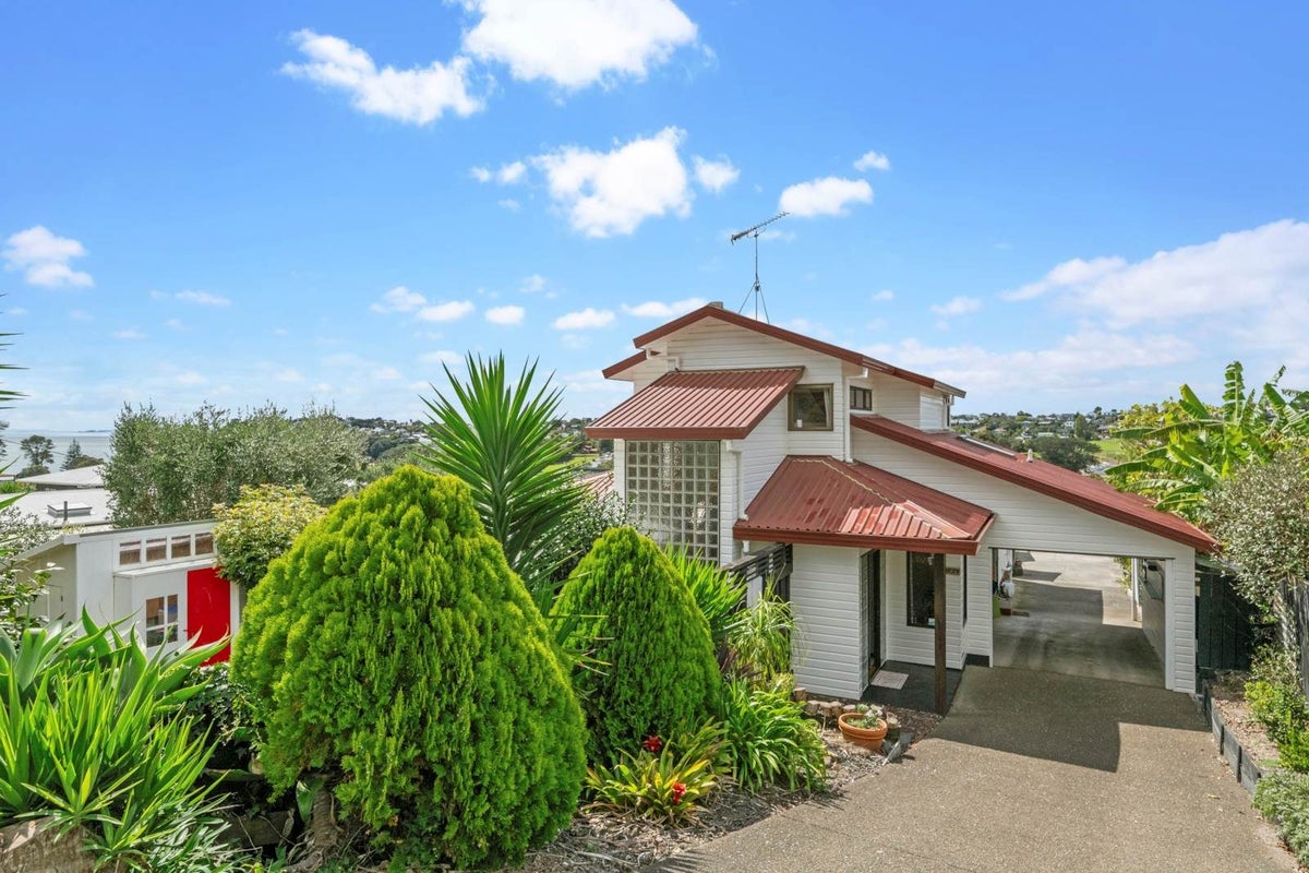 17 Kauri Road, Stanmore Bay, Whangaparaoa - Carousel 1