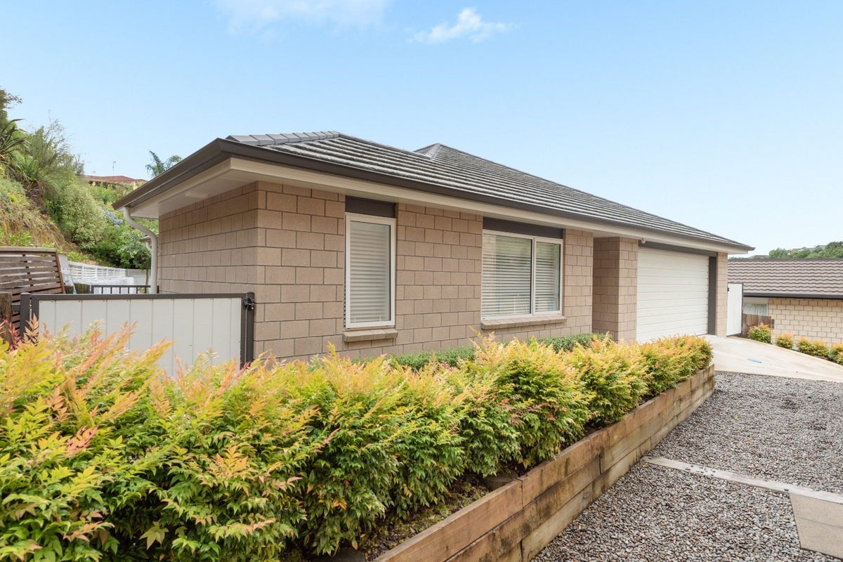 19 Glencarron Place, Bethlehem, Tauranga - Carousel 1