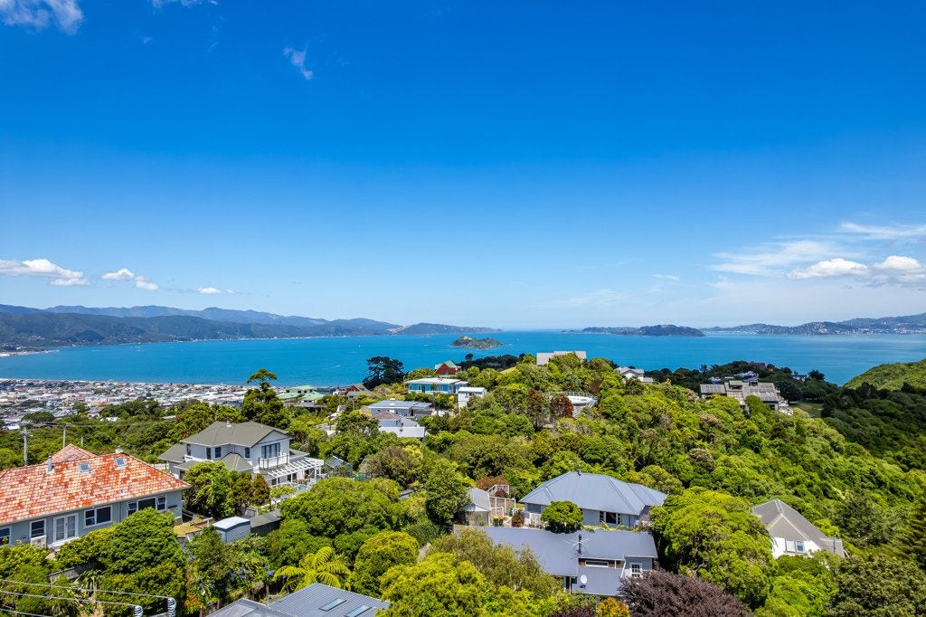 45 Maungaraki Road, Korokoro, Lower Hutt - Carousel 1