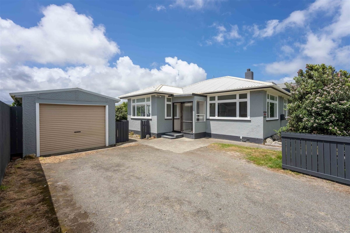 4 Marine Parade, Otaki Beach, Otaki - Carousel 2