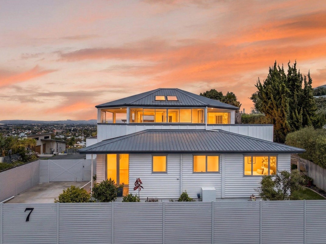 7 Enfield Road, Hospital Hill, Napier - Carousel 30