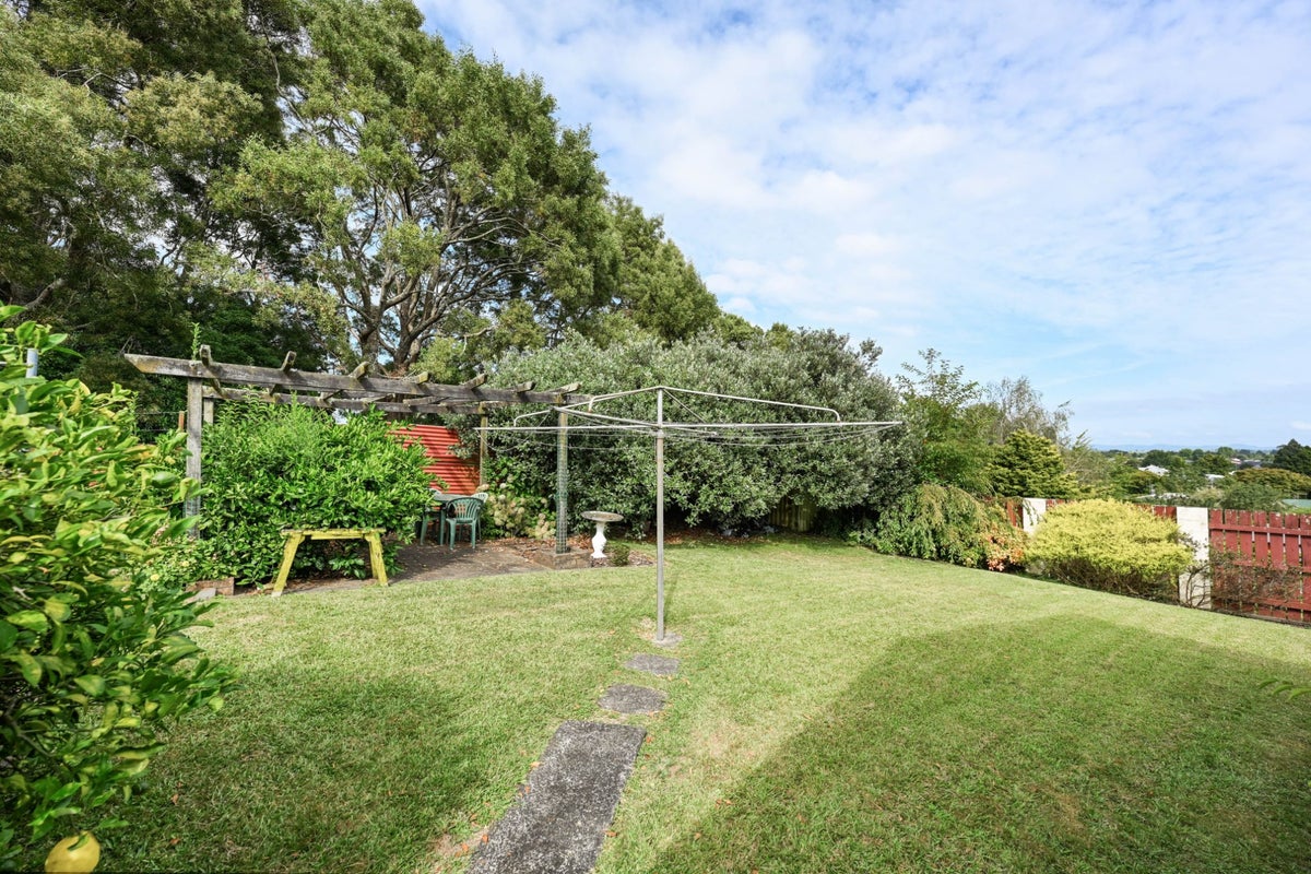 49 Resthill Crescent, Glenview, Hamilton - Carousel 5