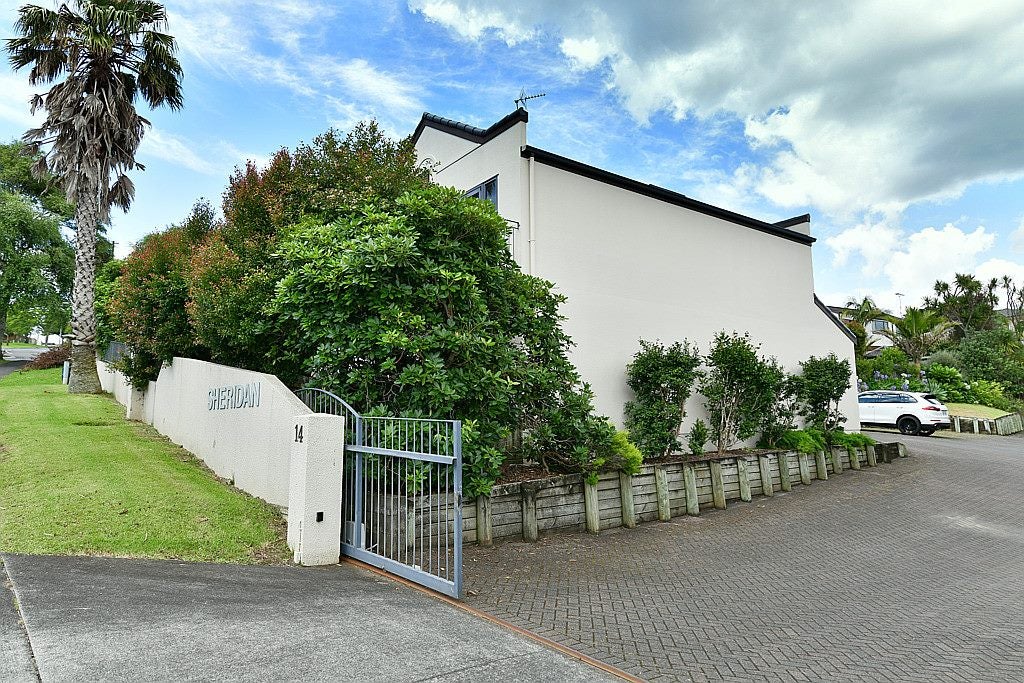 8/14 Ponderosa Drive, Oteha, Auckland - Carousel 24