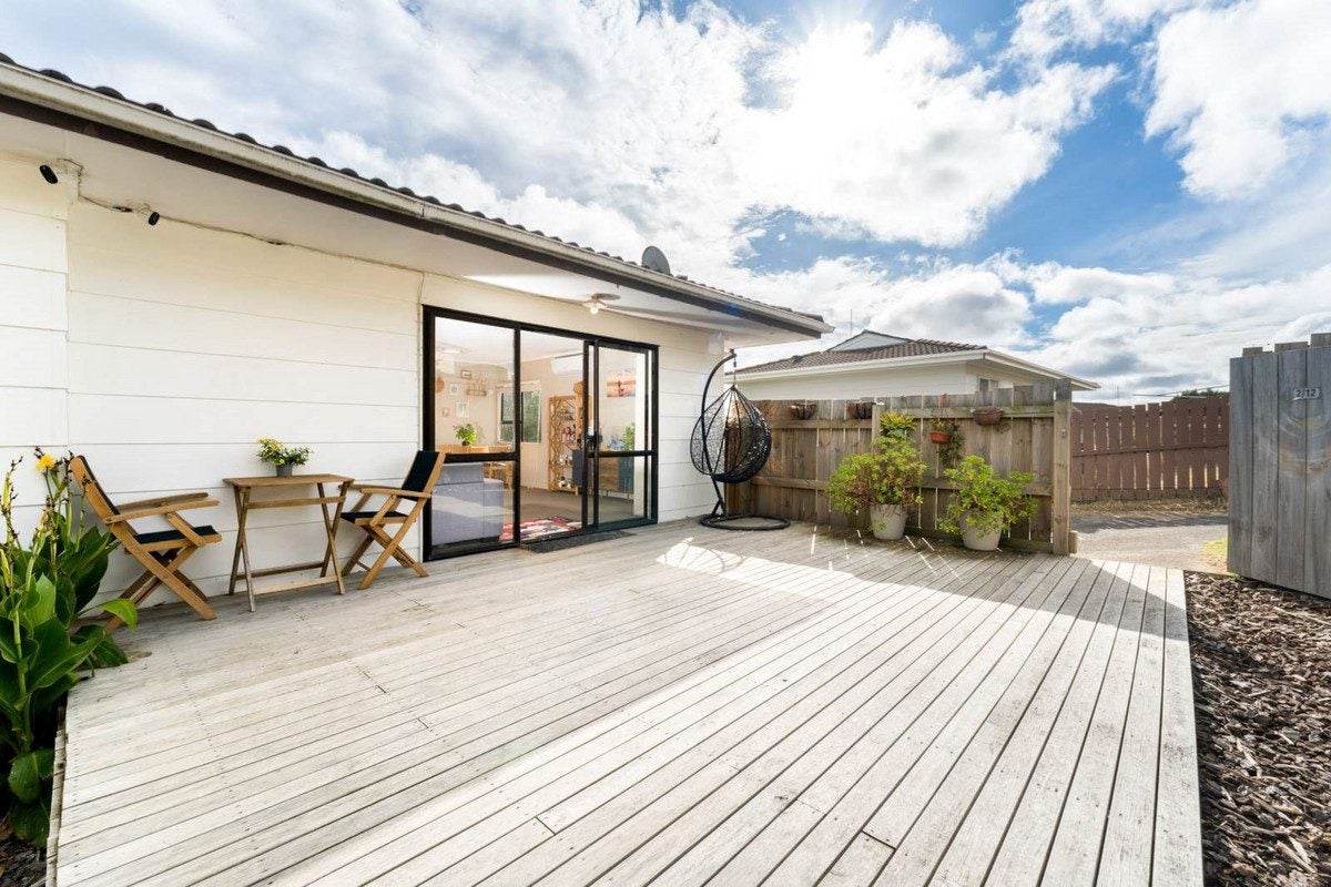 2/12 Benchmark Drive, Massey, Auckland - Carousel 2