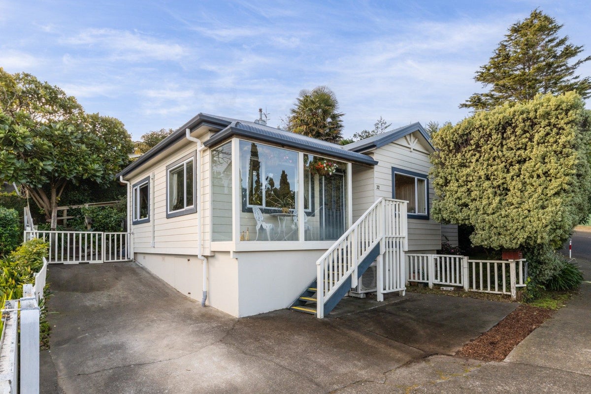 32 France Road, Bluff Hill, Napier, Hawke's Bay - Carousel 15