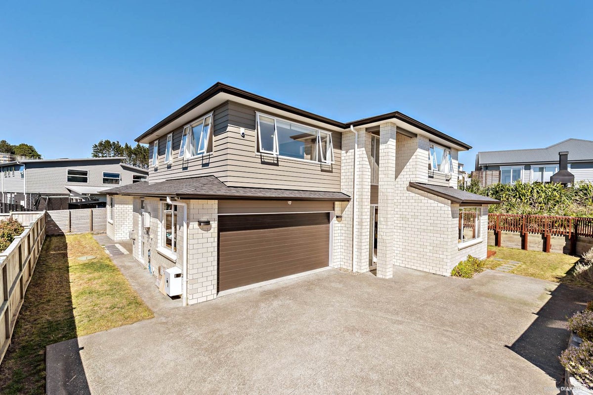 77 Colonial Drive, Silverdale, Silverdale - Carousel 1