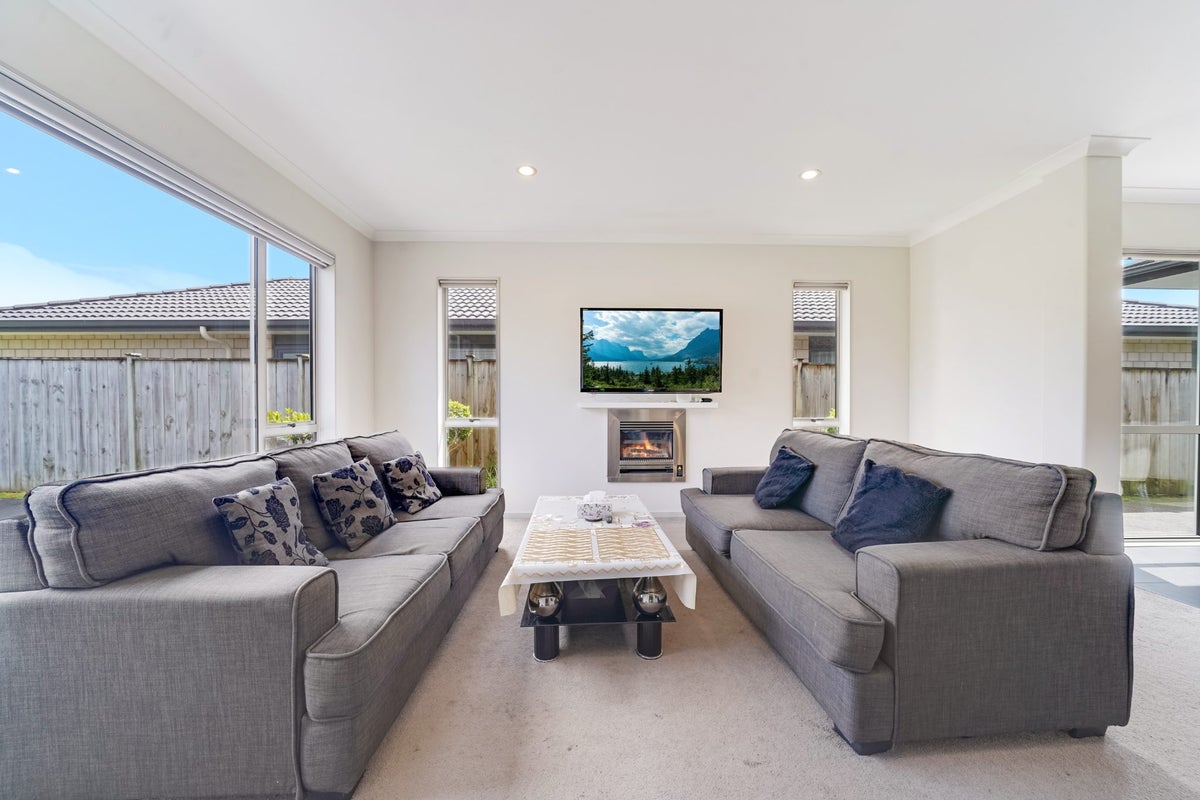 75 Castellina Drive, Karaka, Papakura - Carousel 2