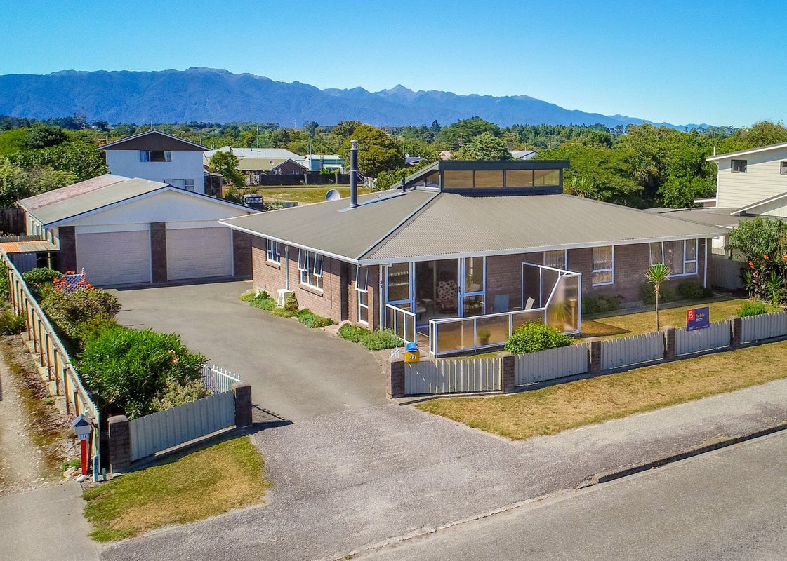 33 Marine Parade, Carters Beach, Westport - Carousel 1