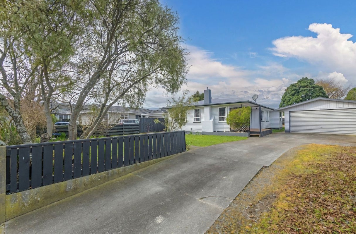 22 Motuoapa Place, Kelvin Grove, Palmerston North - Carousel 1