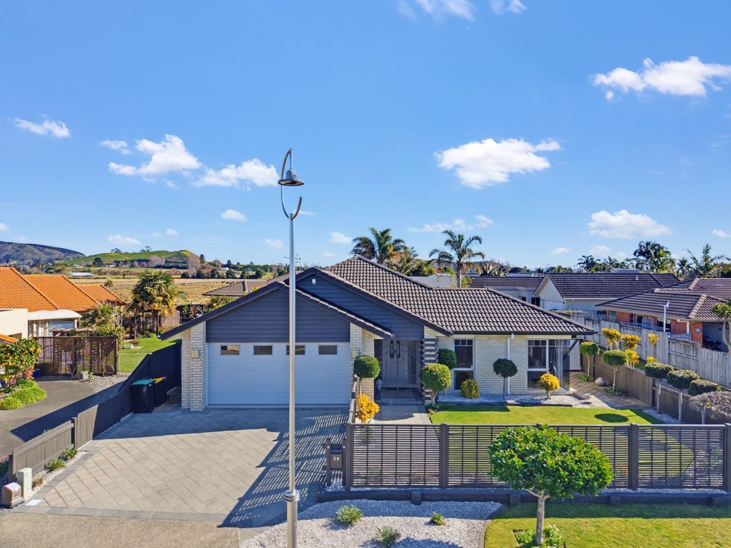 24 Bucklands Crescent, Papamoa Beach, Papamoa - Carousel 1