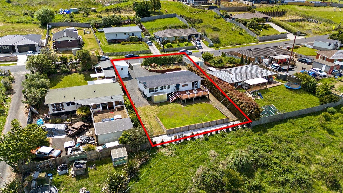 35 Heather Green Avenue, Meremere - Carousel 1