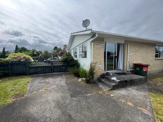 1/21 Denver Grove, Totara Park, Upper Hutt - Carousel 2