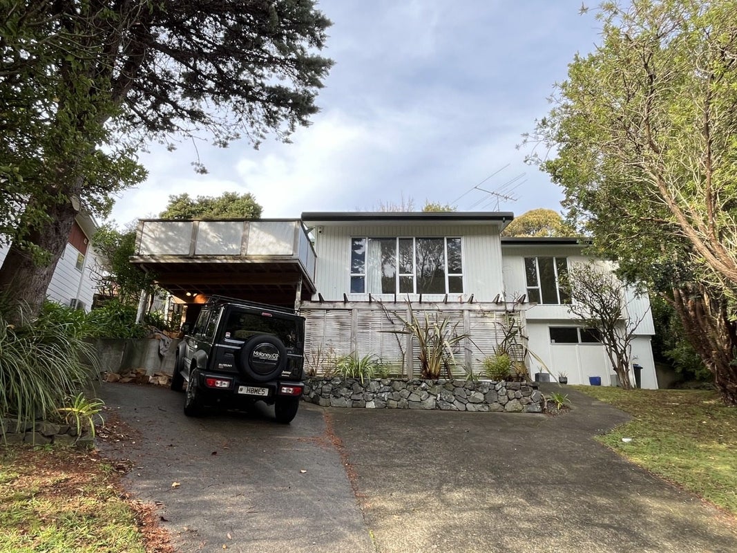 95 Spinnaker Drive, Whitby, Porirua - Carousel 1