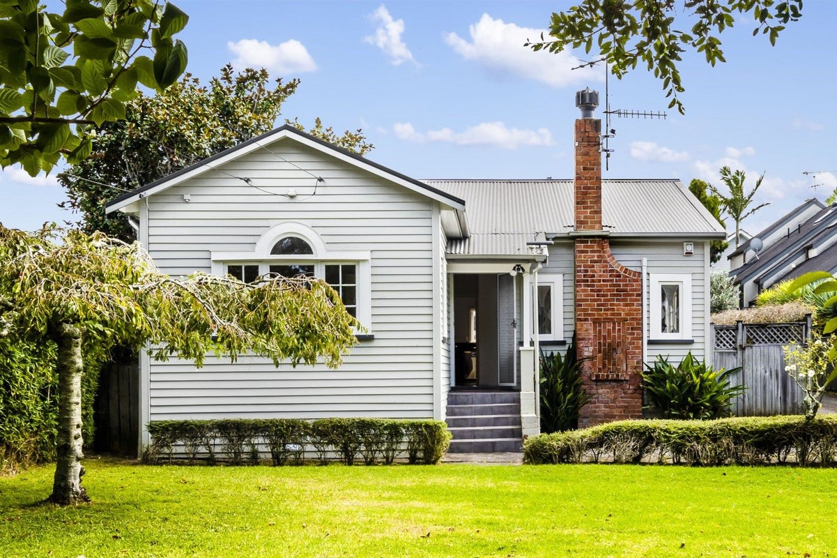 2 Irirangi Road, Greenlane, Auckland - Carousel 1
