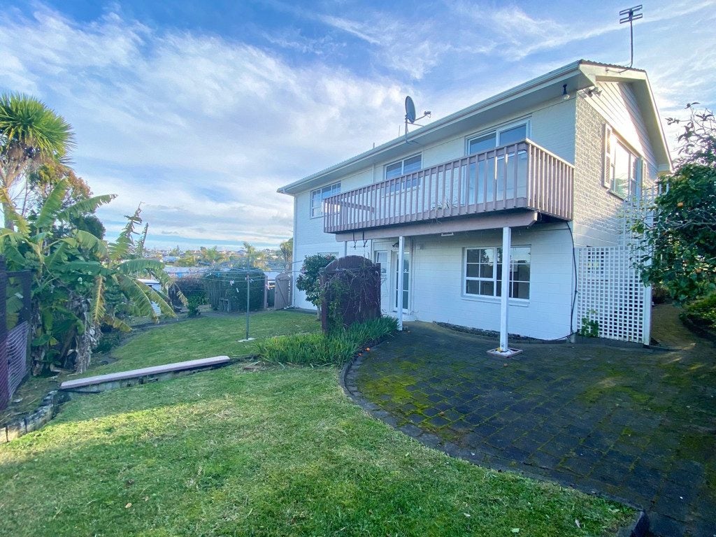 2/1 Folkestone Street, Murrays Bay, Auckland - Carousel 2