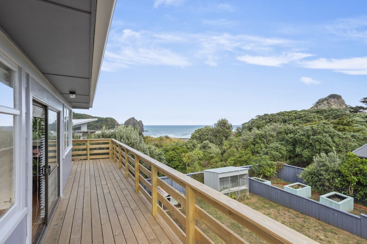 19 Beach Valley Road, Piha, New Lynn - Carousel 2